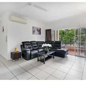 https://bayside-city-apartments.cairnshotels4all.com