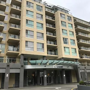 https://glenelg-holiday-apartments-pier.adelaidehotels-au.com